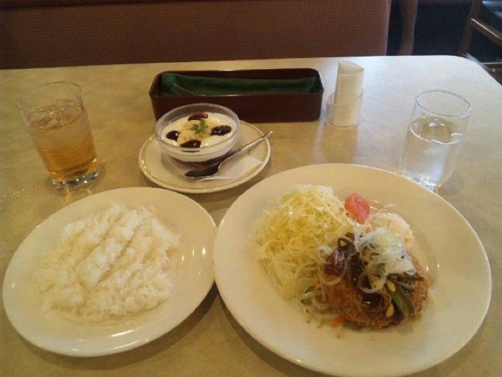 ロイヤルホスト八尾店