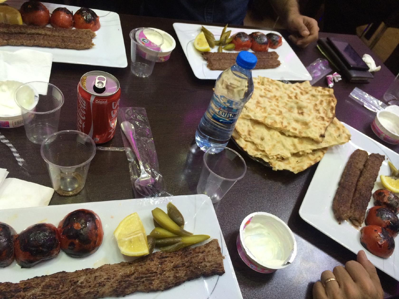 Ziyafat Kebab نان داغ کباب داغ ضیافت