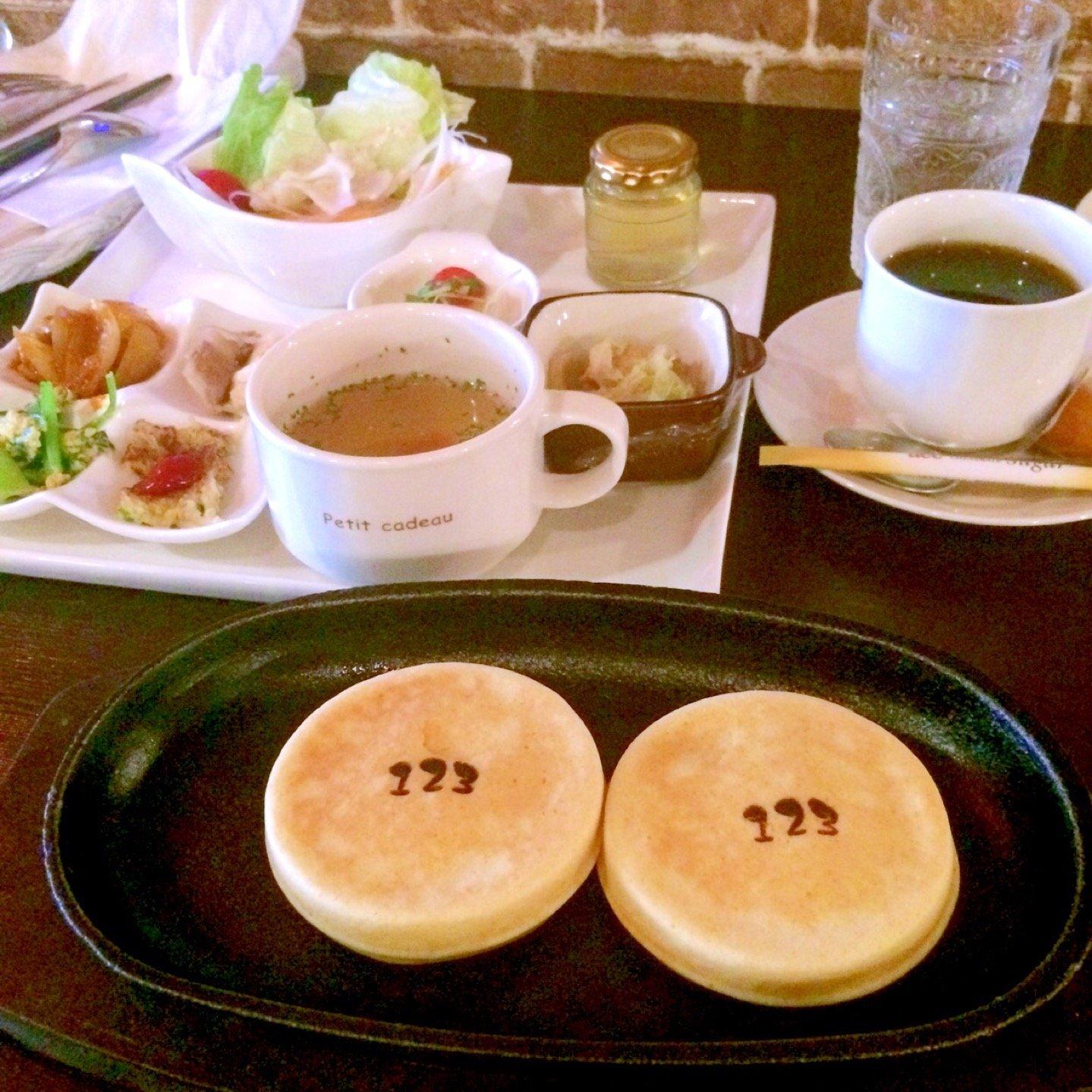 カフェアンドバーアンドショップ　ヒフミ
