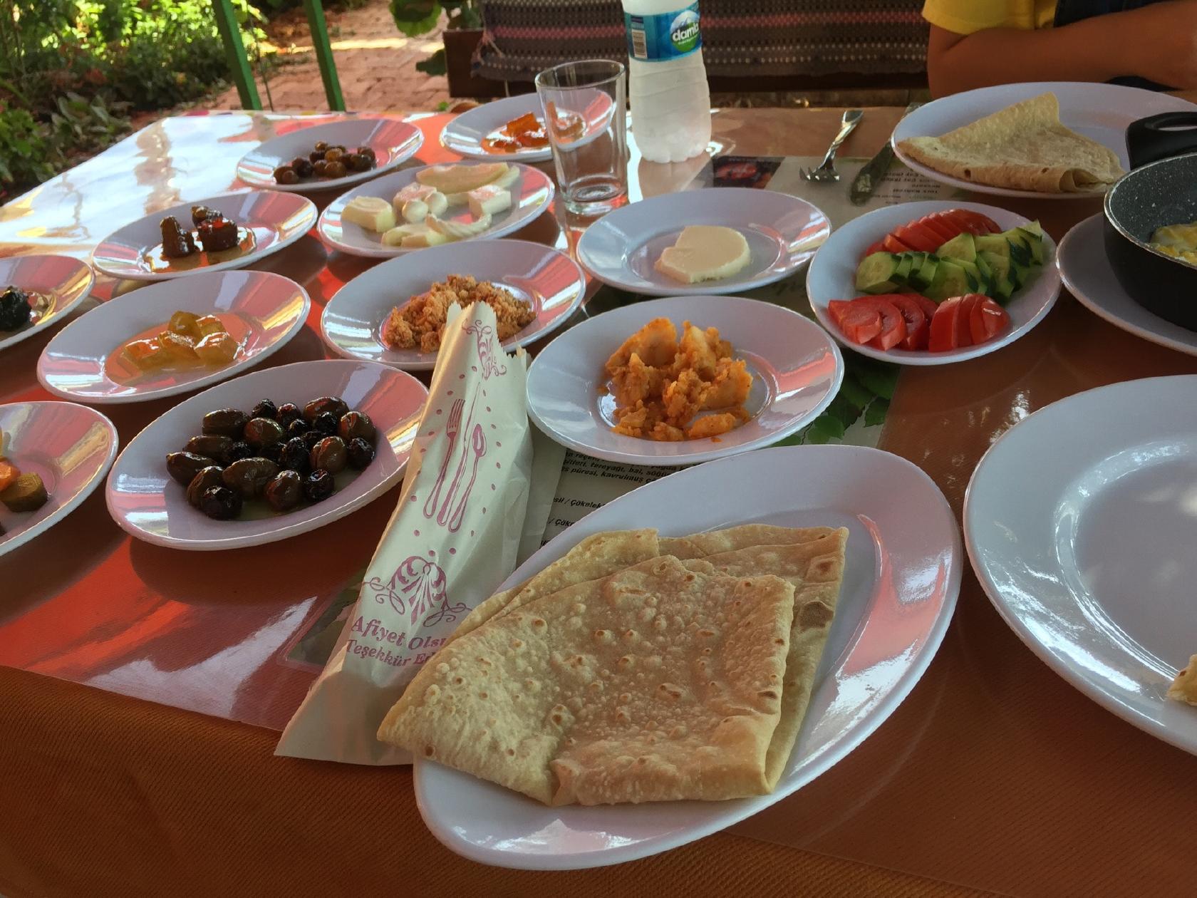 Sakli Bahce Koy Kahvaltisi
