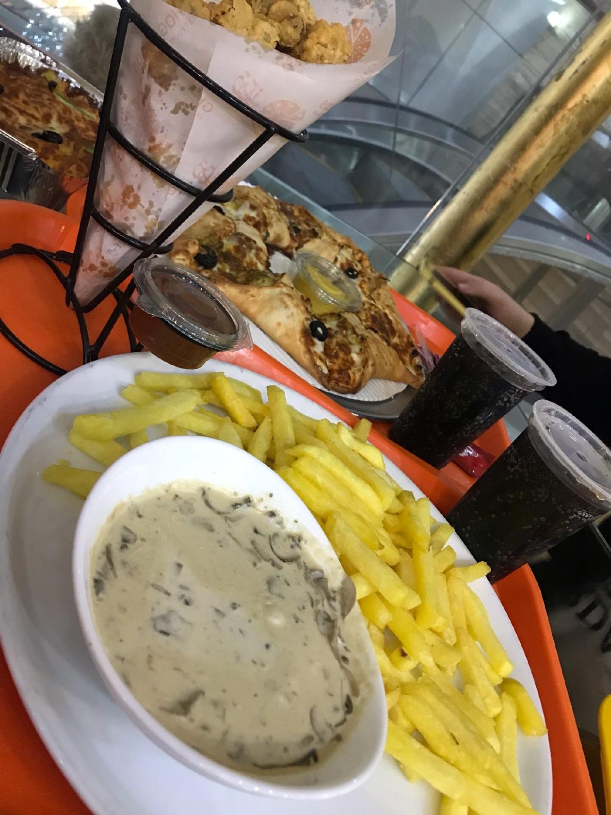 کافه رستوران ایتالیایی ققنوسGhoghnoos Italian Restaurant&Cafe