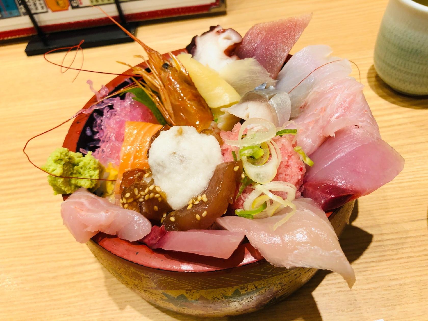 漁師寿司食堂 どと〜ん と 日本海