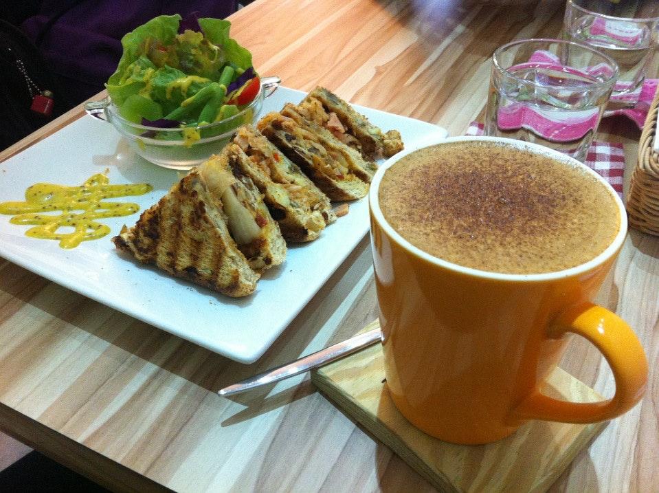Amis Cafe