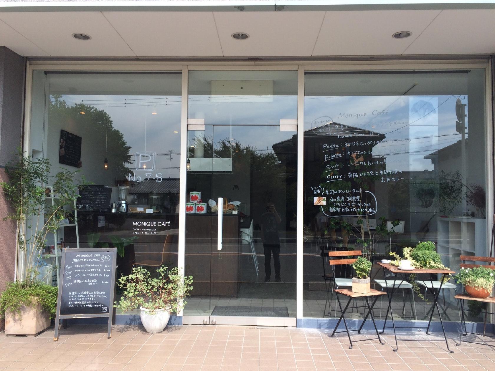 Monique Cafe