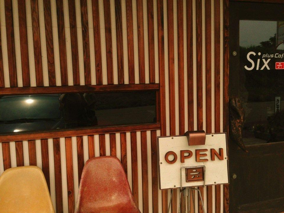 Six plus cafe