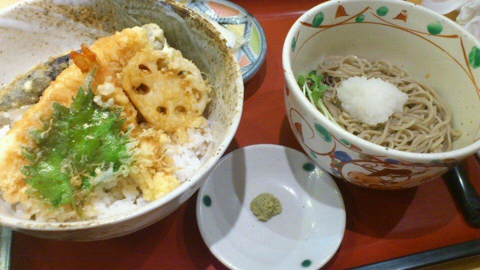 へんこつうどん アピタ店