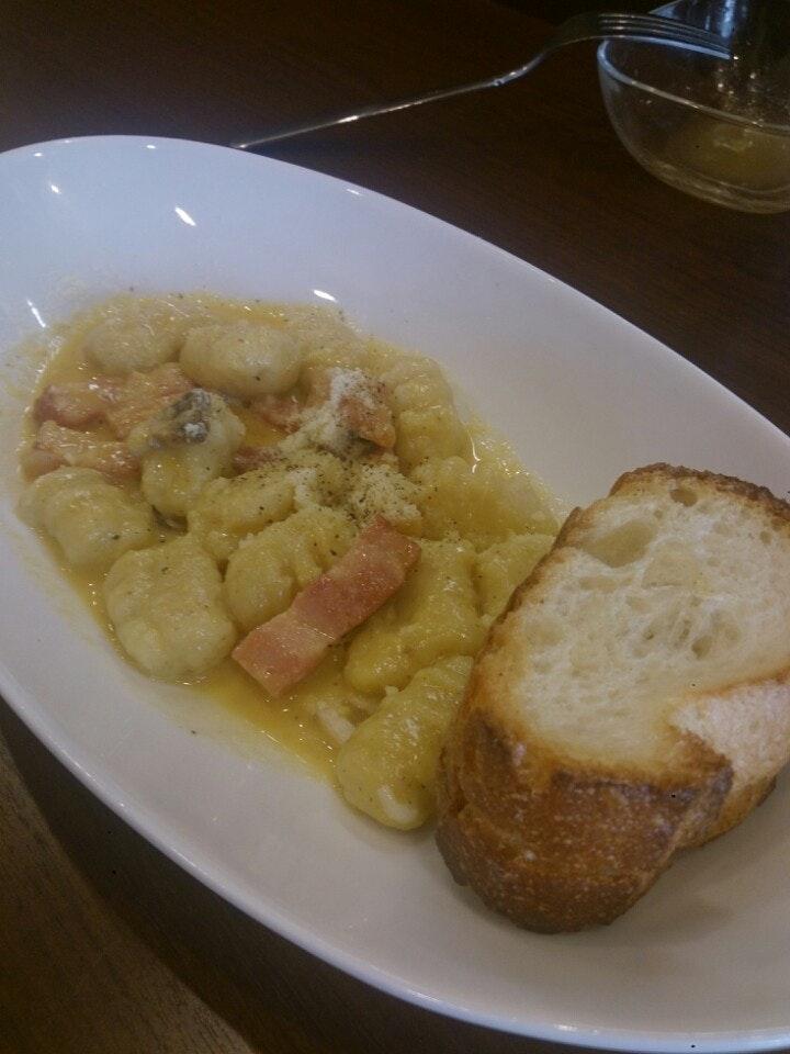 CAFE BLOWS IN