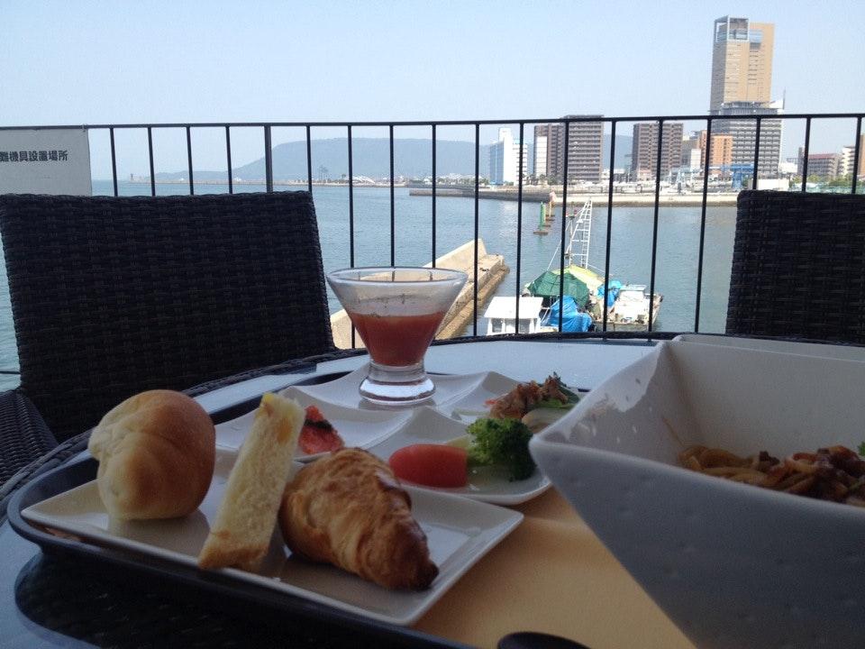 海の見えるカフェ アゼリア