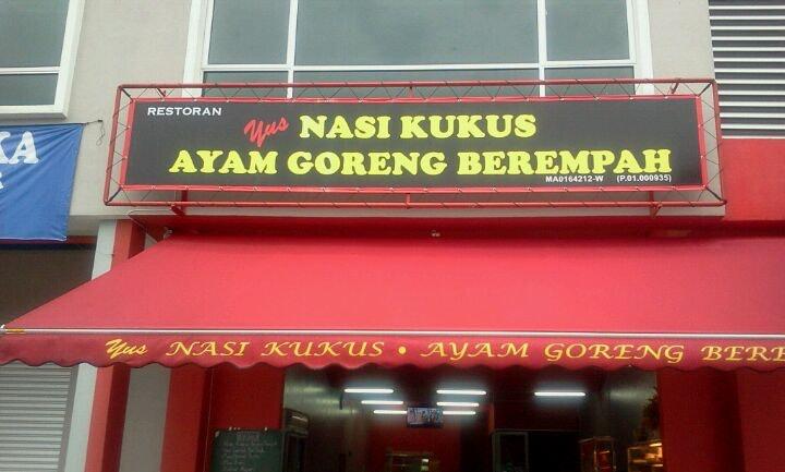 Yus Nasi Kukus Ayam Berempah