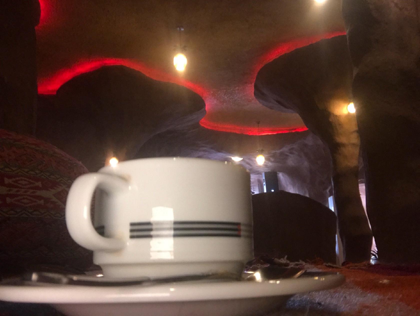 Ghar-e Namak سفره خانه سنتی غار نمک