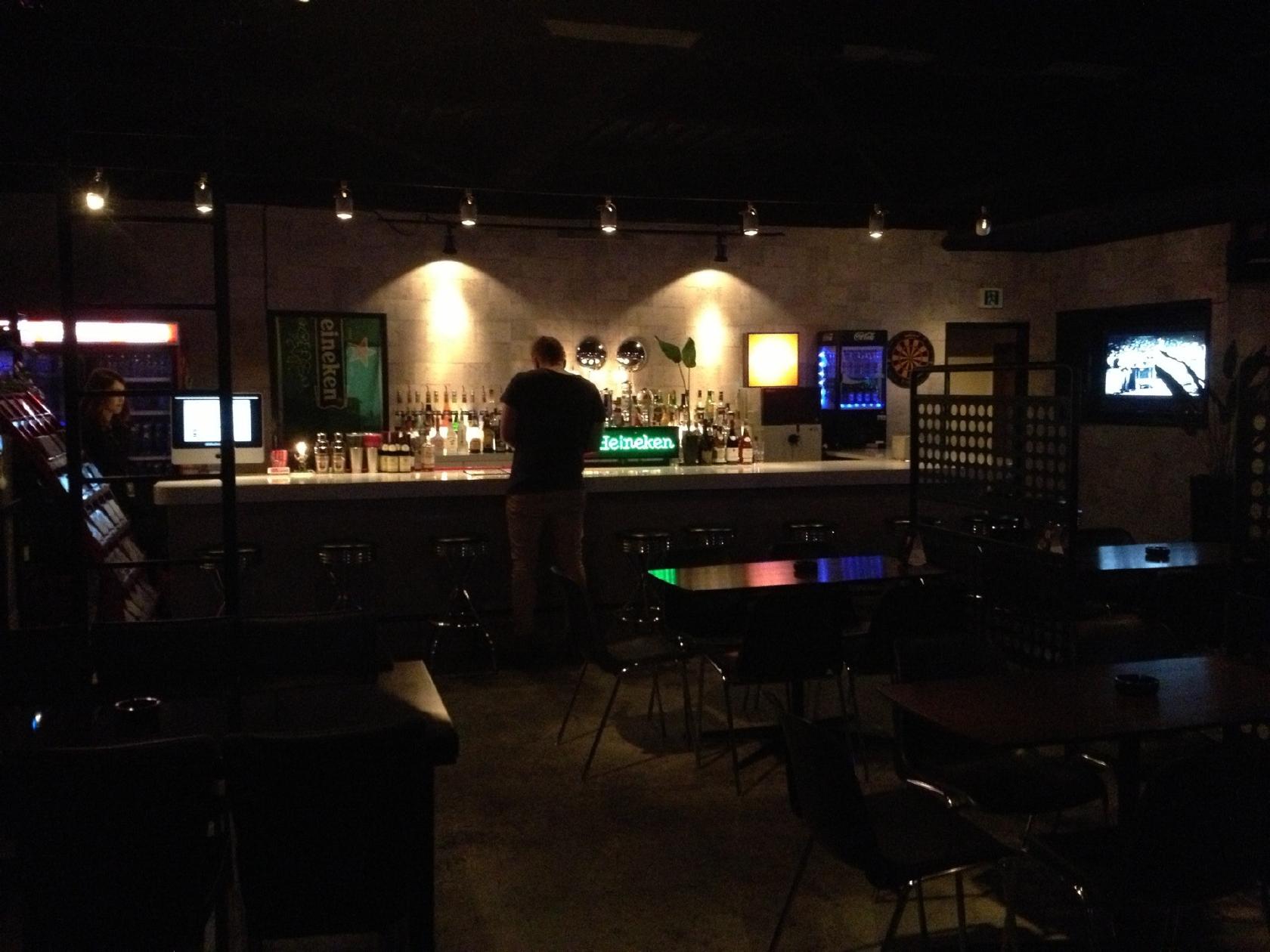 Bar 909