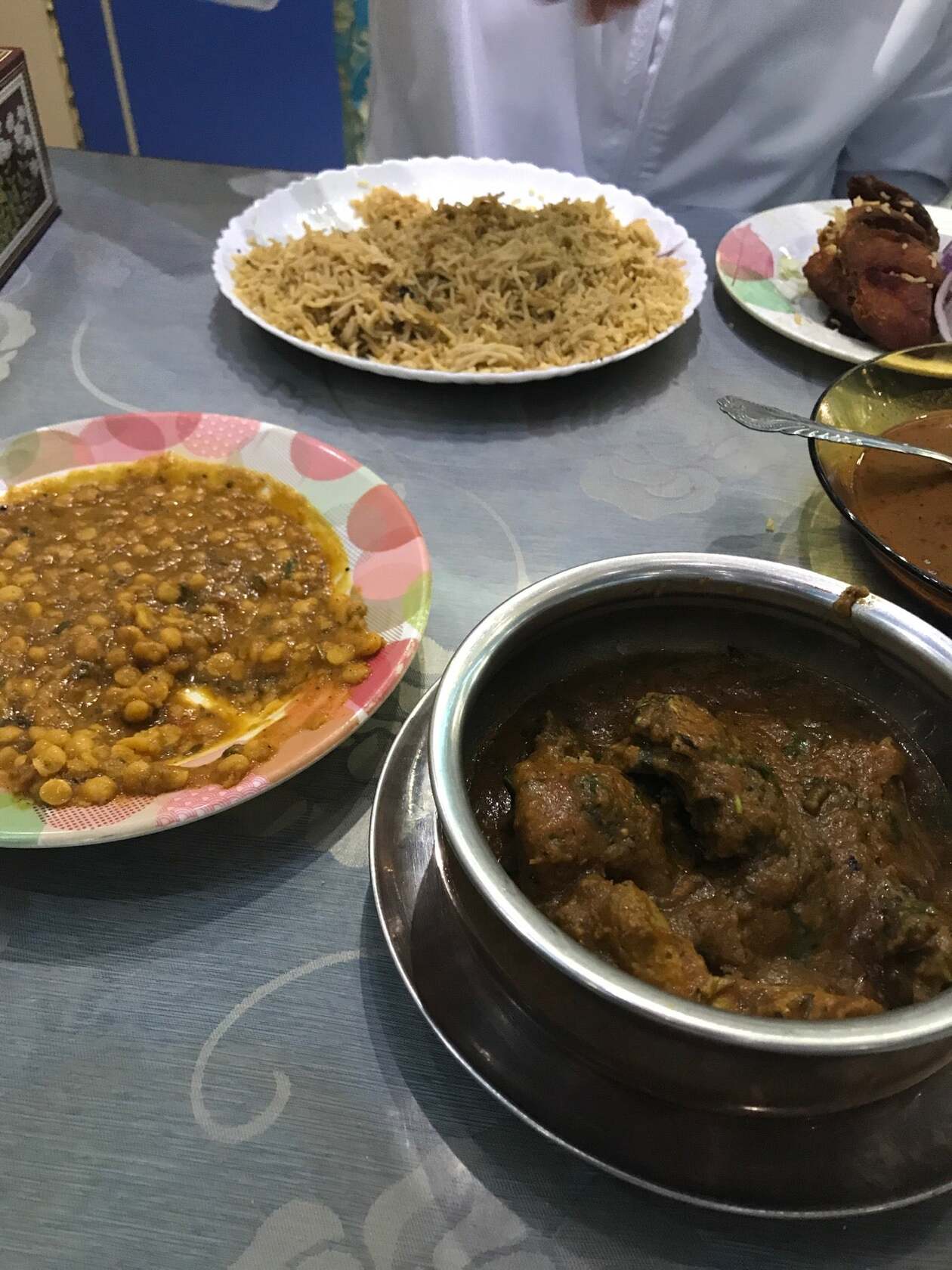 مطعم دلوني عليك
