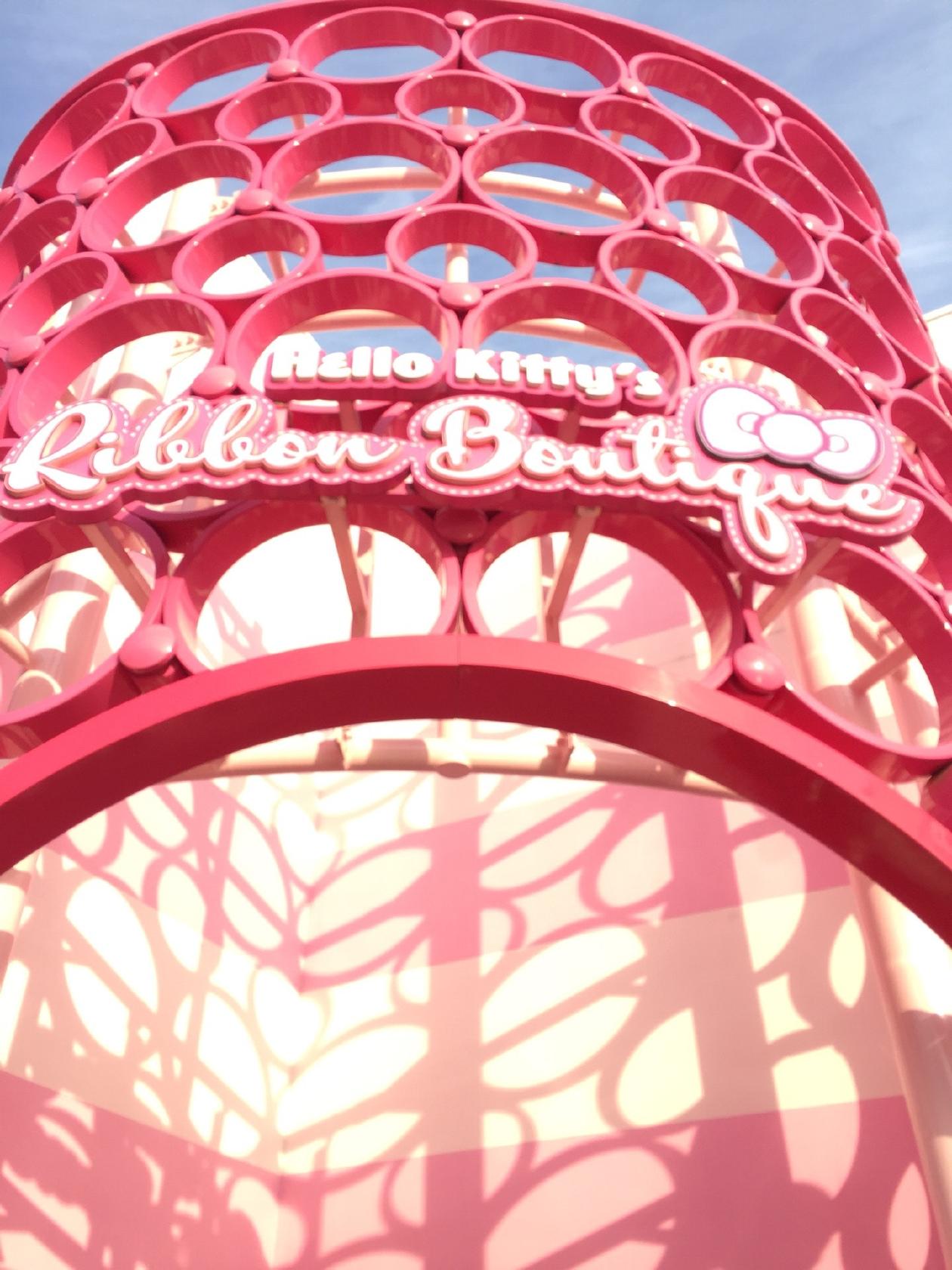 Hello Kitty's Cupcake Shop