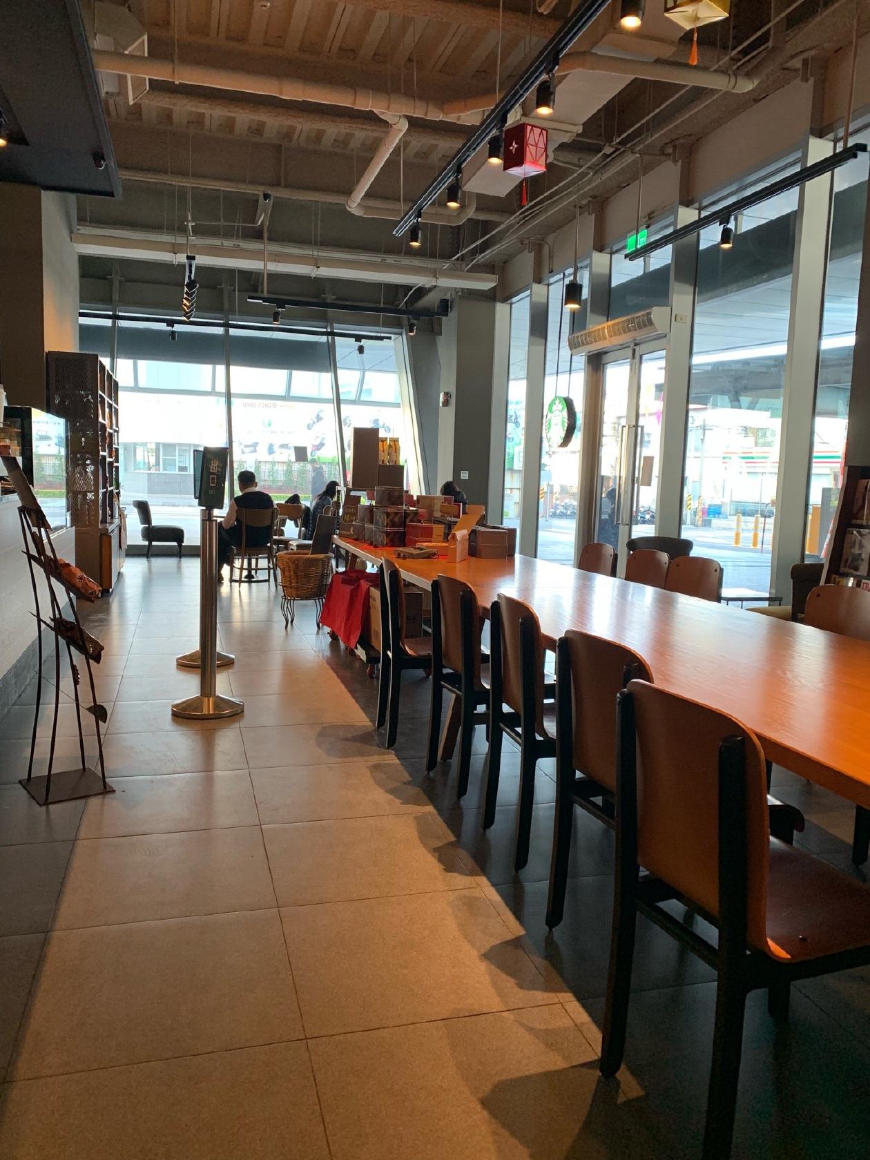 Starbucks 南台門市