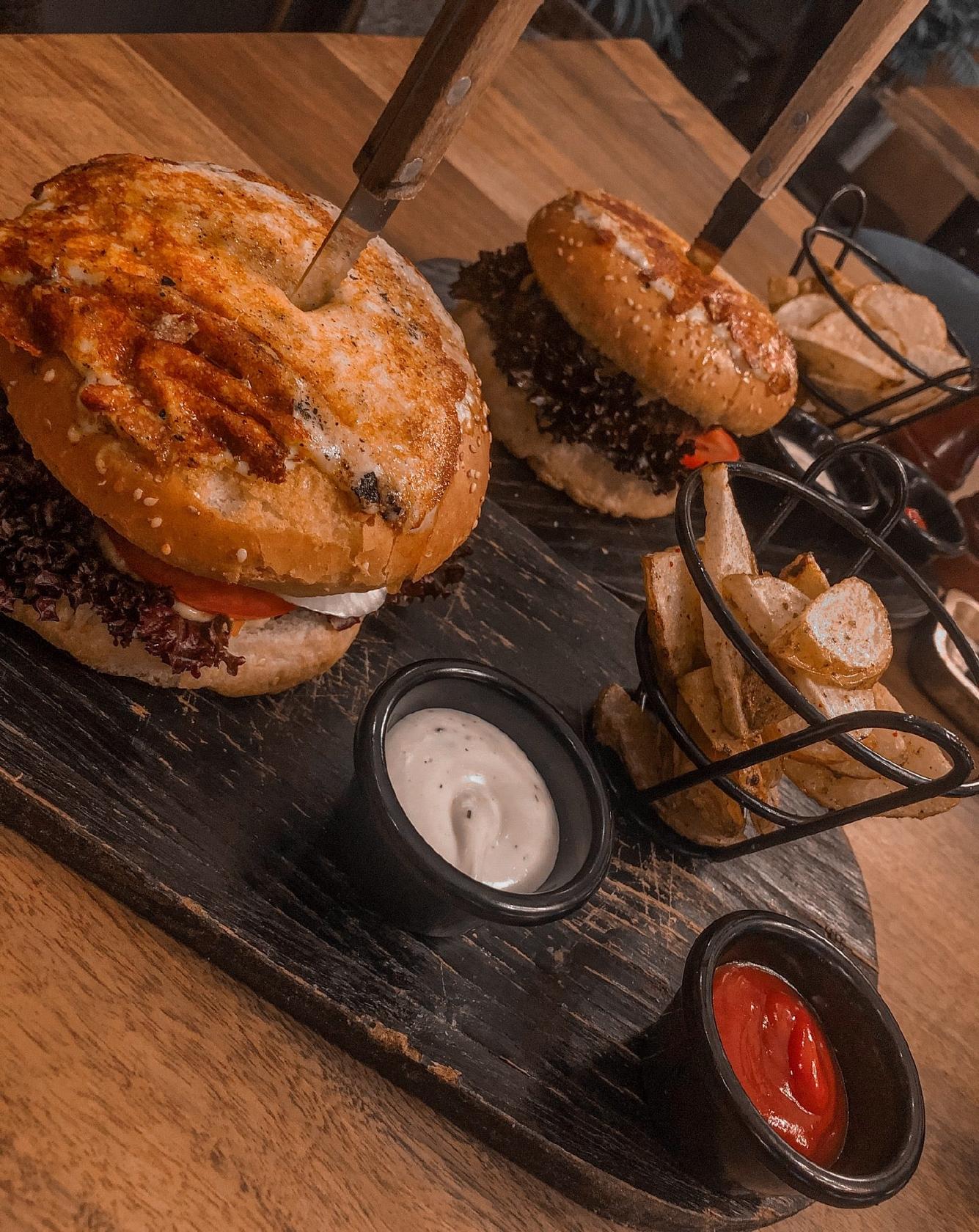 Byzantium Italilian Restaurant رستوران ایتالیایی بیزانس