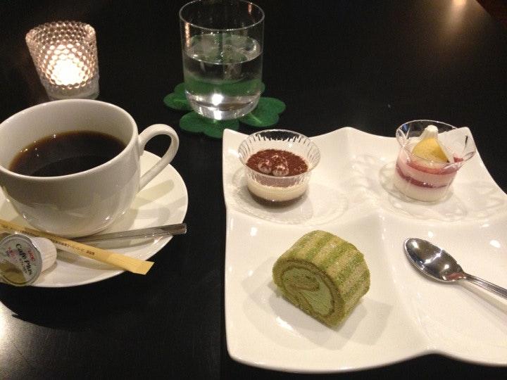 cafe＆bar atorie 亜留理絵