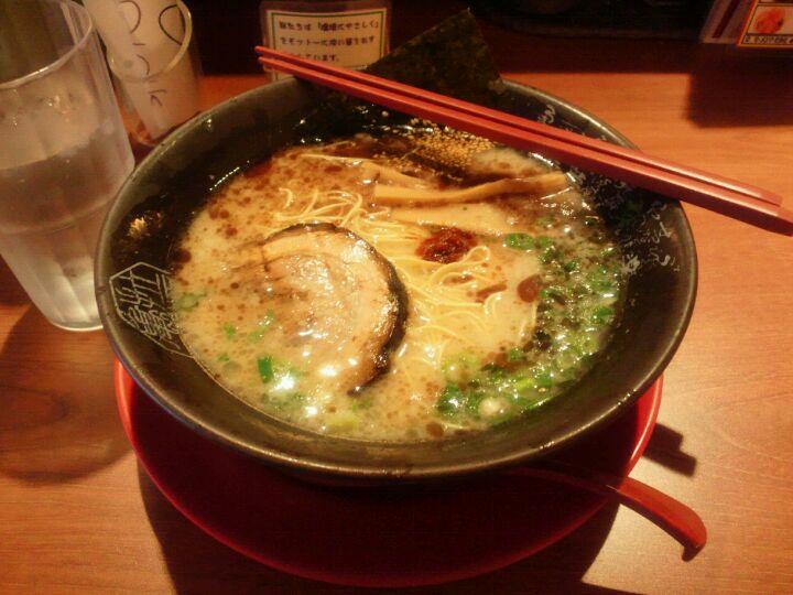 九州らーめん亀王 関大前店