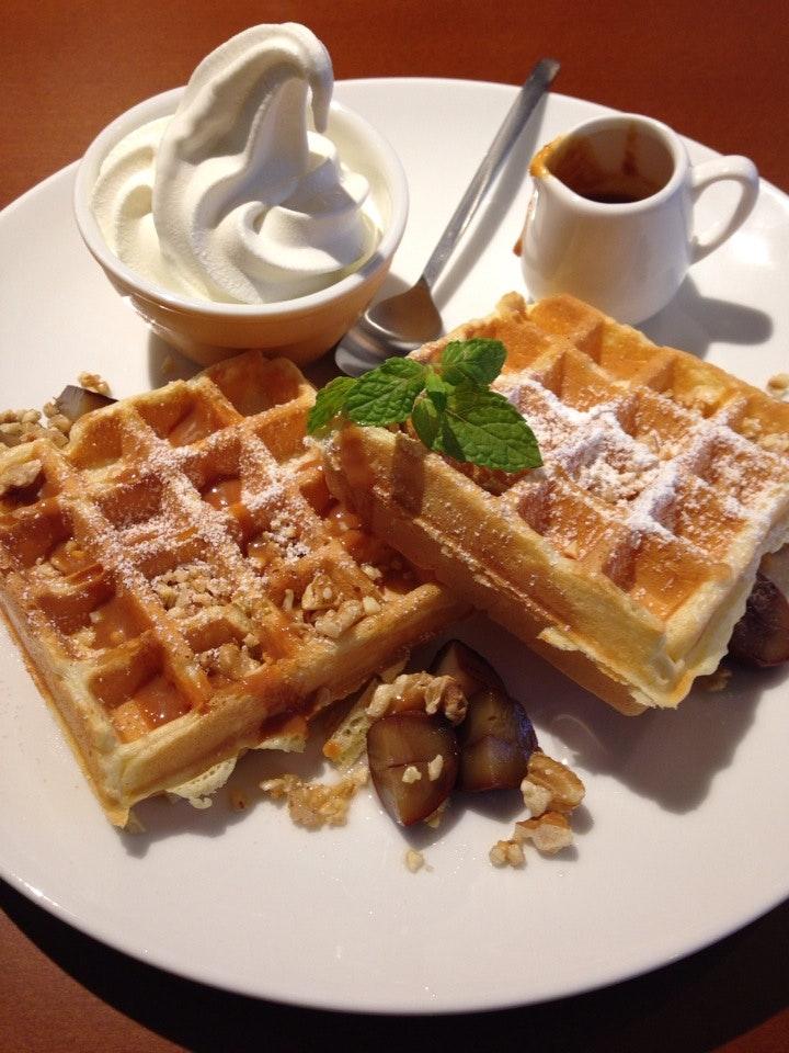 Waffle Cafe Monkey Pod