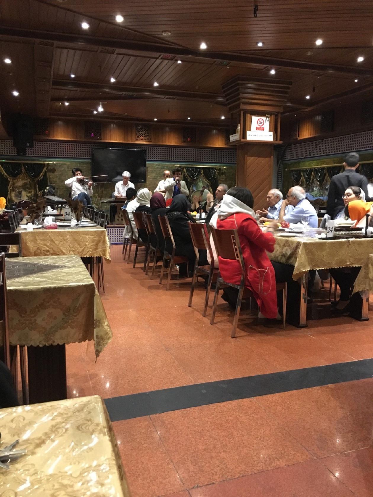 Amistris Traditional Restaurant سفره خانه سنتی آمیستریس