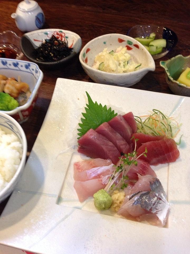 椿や