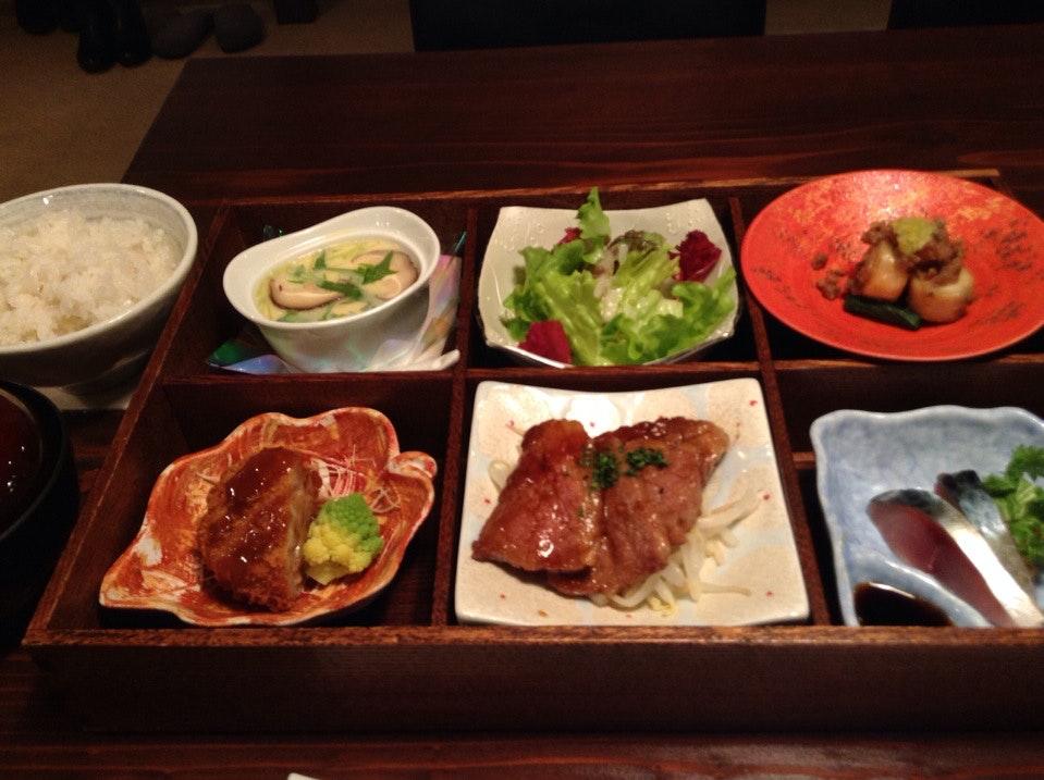 創作肉料理 かがみ