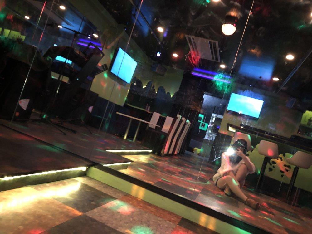 Victoria's Bar