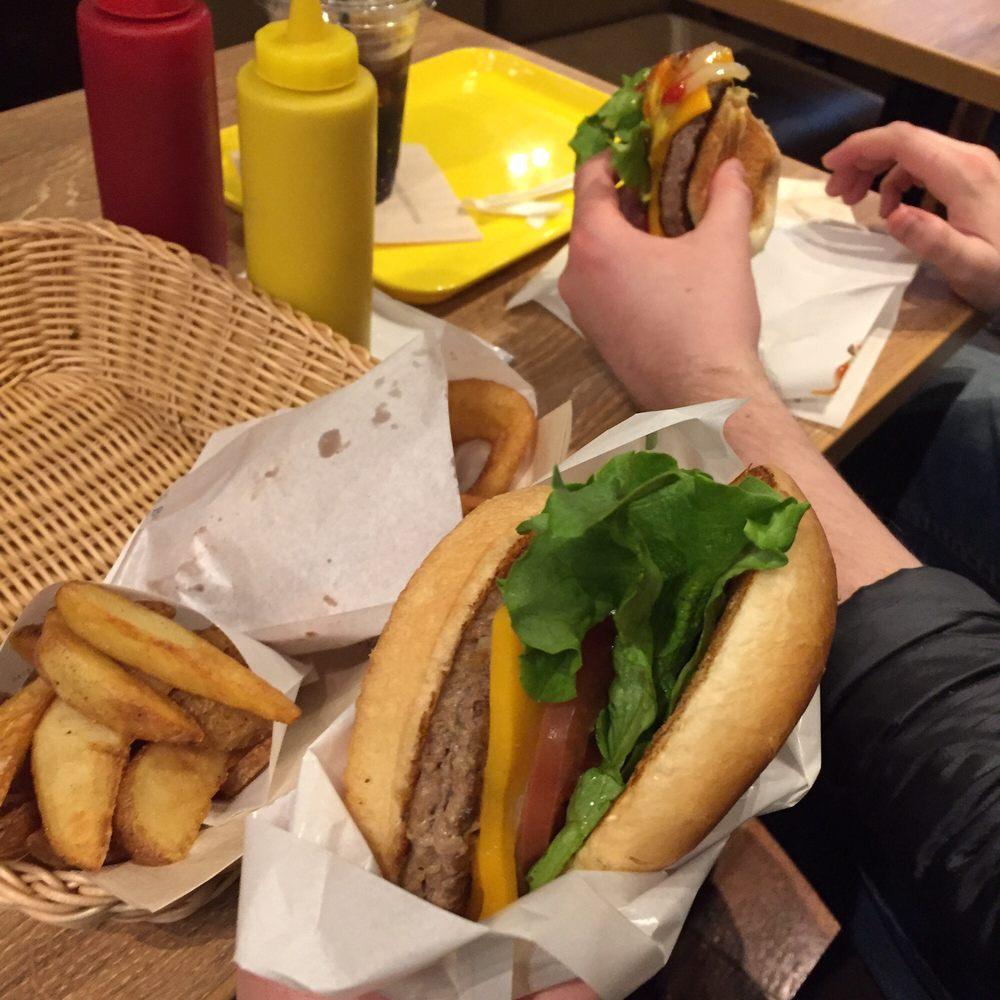 フレッシュネスバーガー 文化村通店