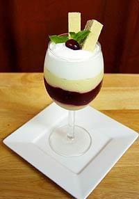 FenomenA Art Gallery and Wine Bar