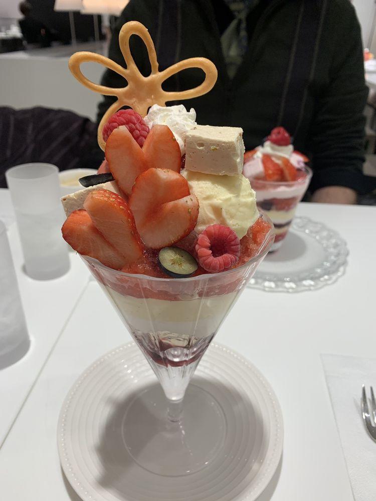 タカノフルーツパーラー地下鉄ビル店