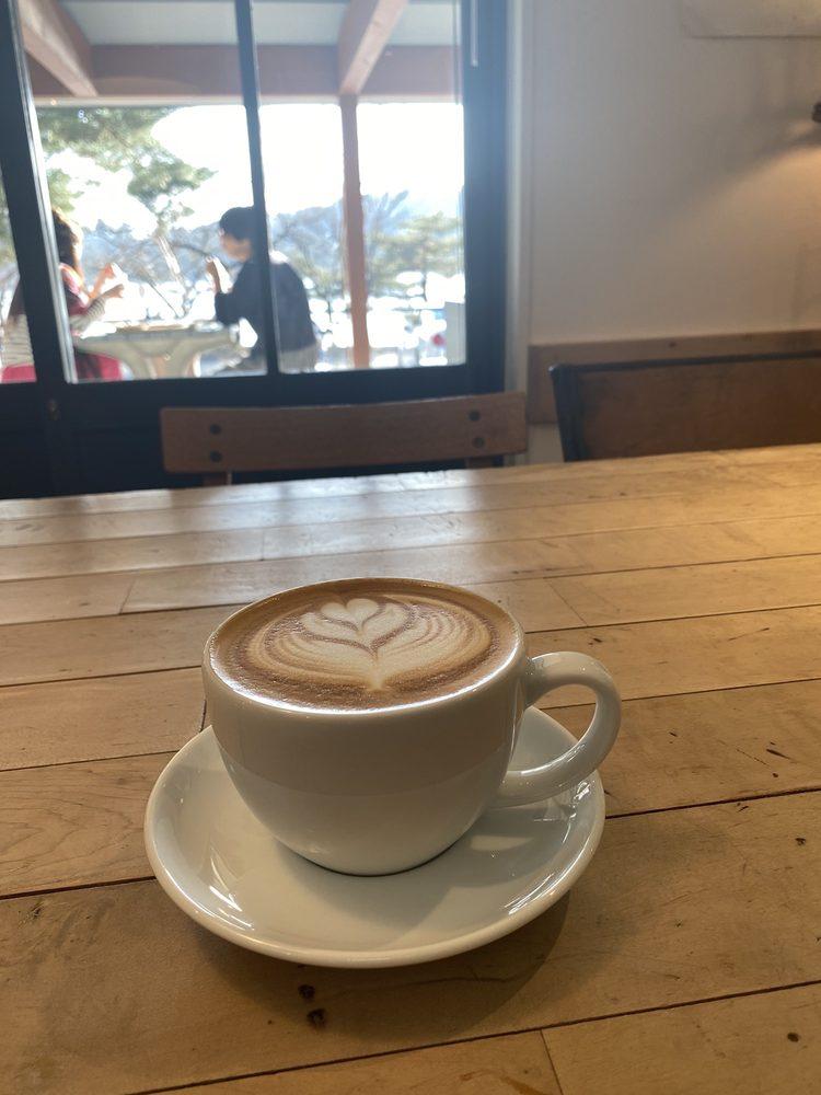 ショウゾウ シラカワ 水辺のコーヒー