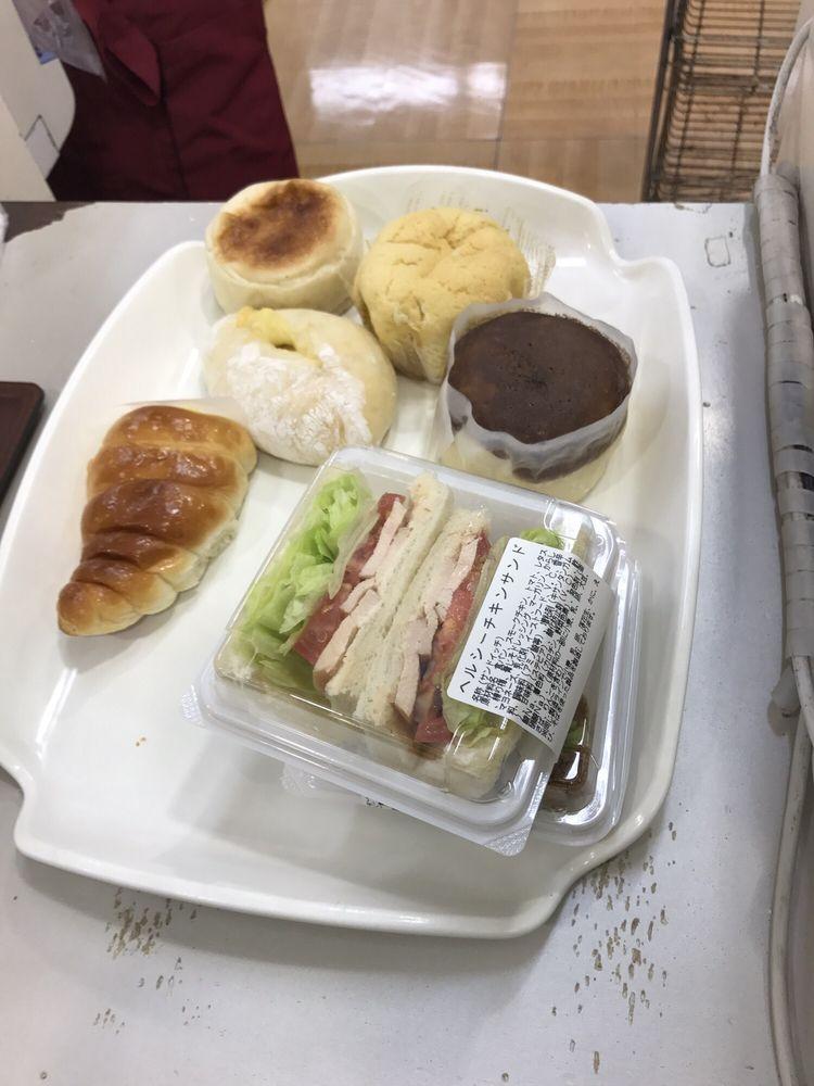パン工場 イオン具志川店