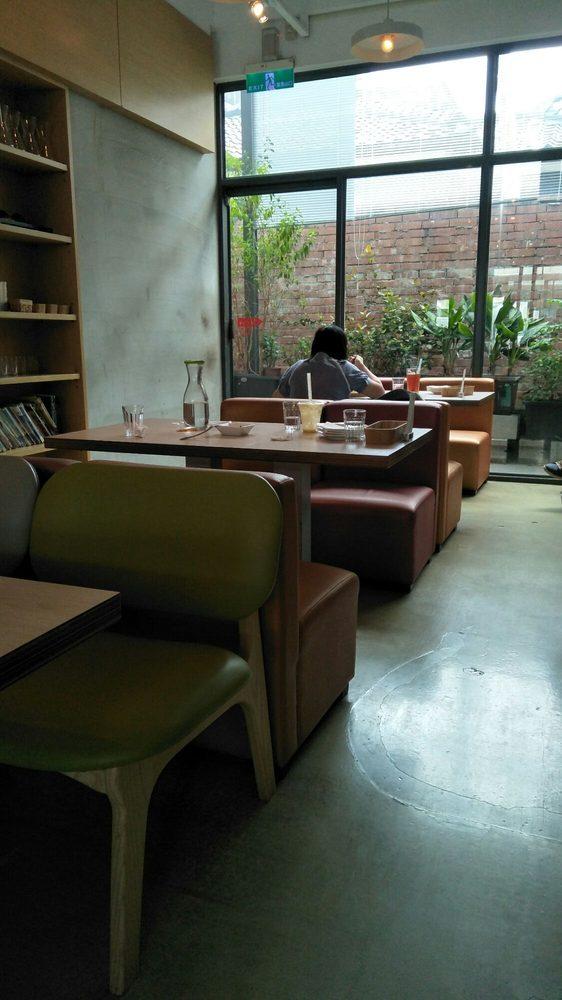 b3 Breakfast Brunch Bistro