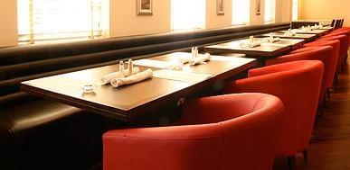 Houstons Bar and Grill