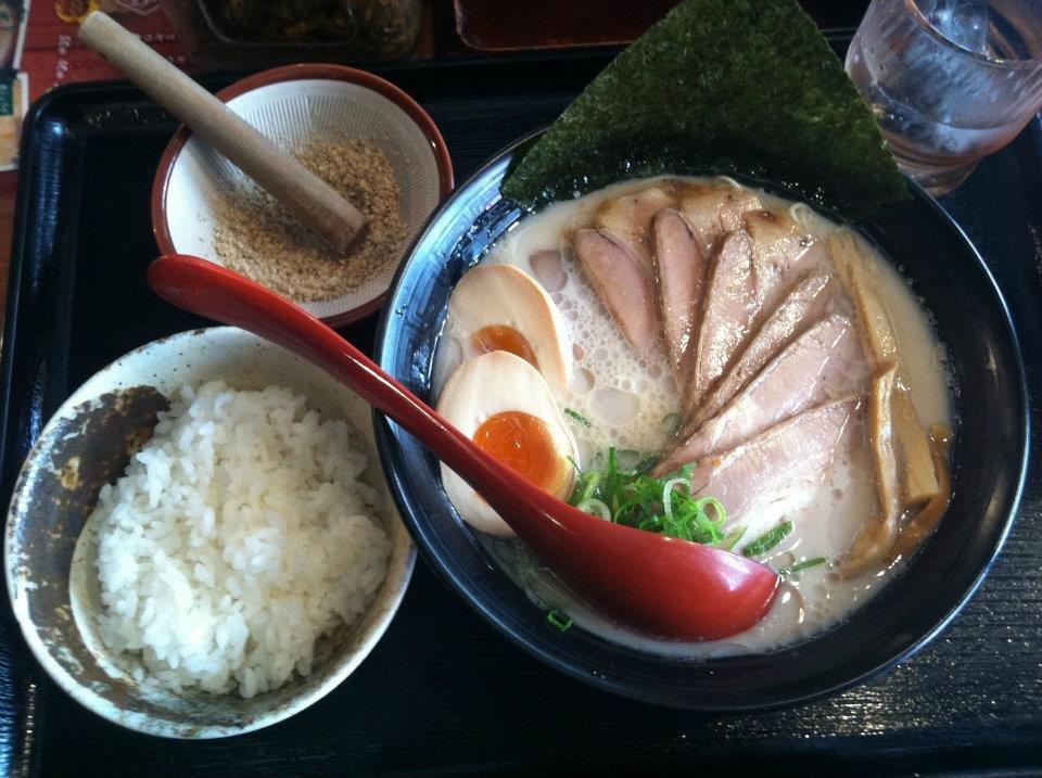 とんこつラーメンだるまのめ