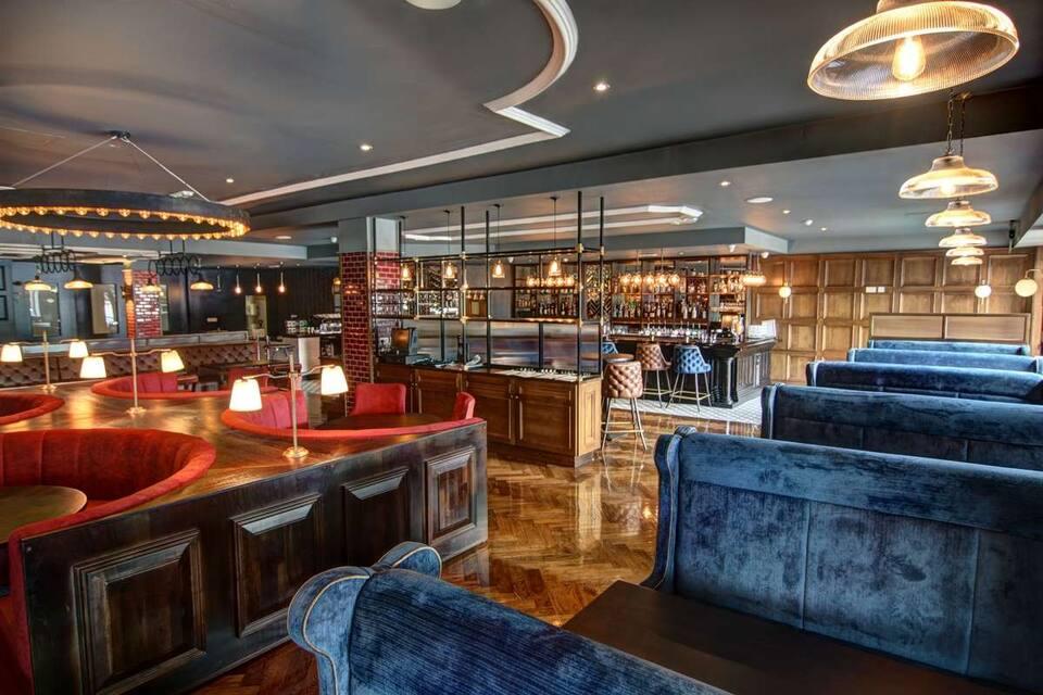 Skylon Bar & Grill