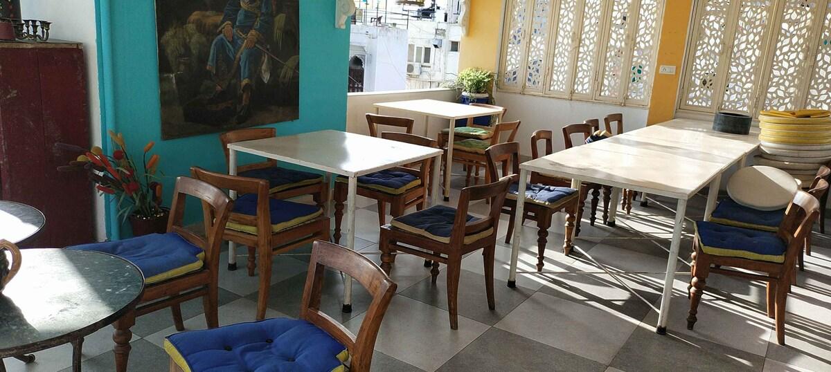 Savage Garden Restaurant