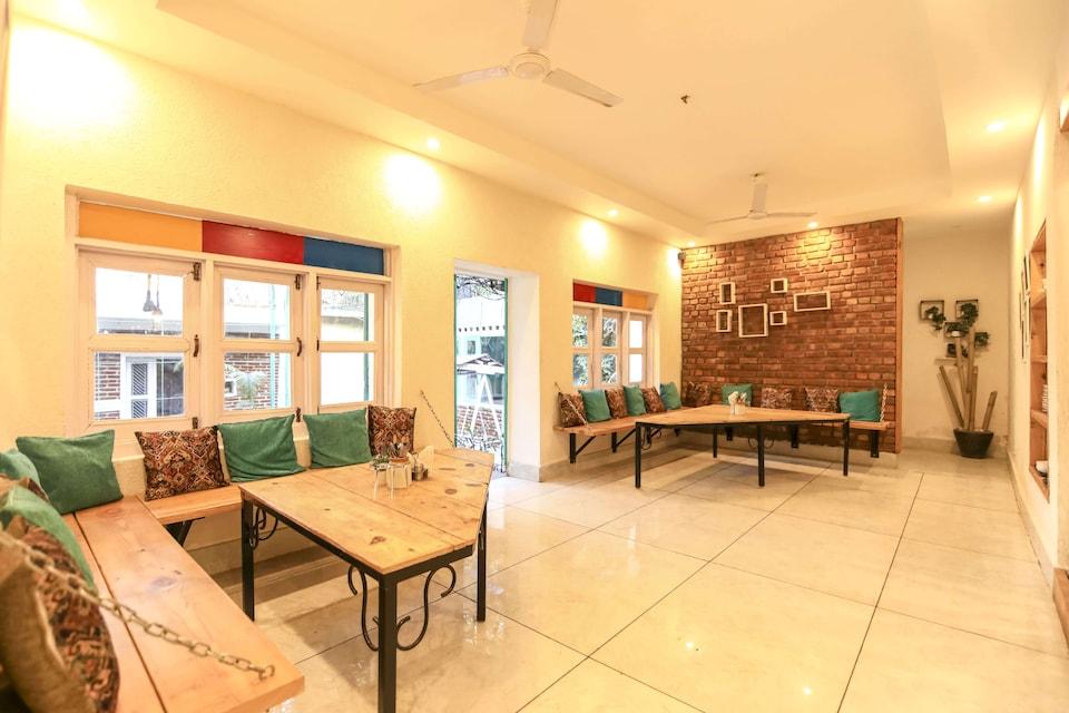 Oasis Cafe swargashraam ramjhula rishikesh