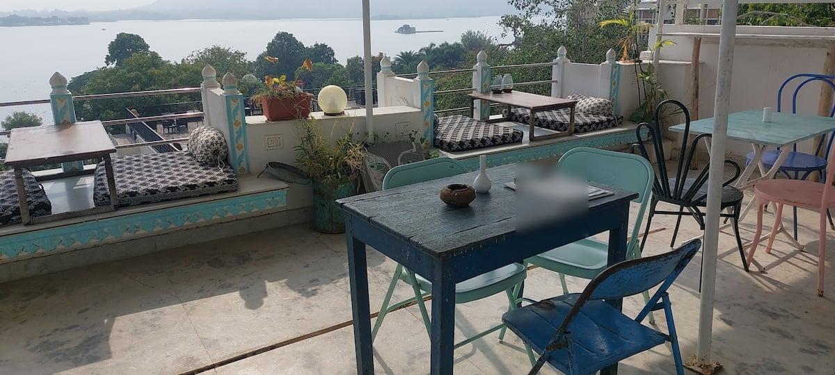 Cafe Grasswood Lakeside restaurant