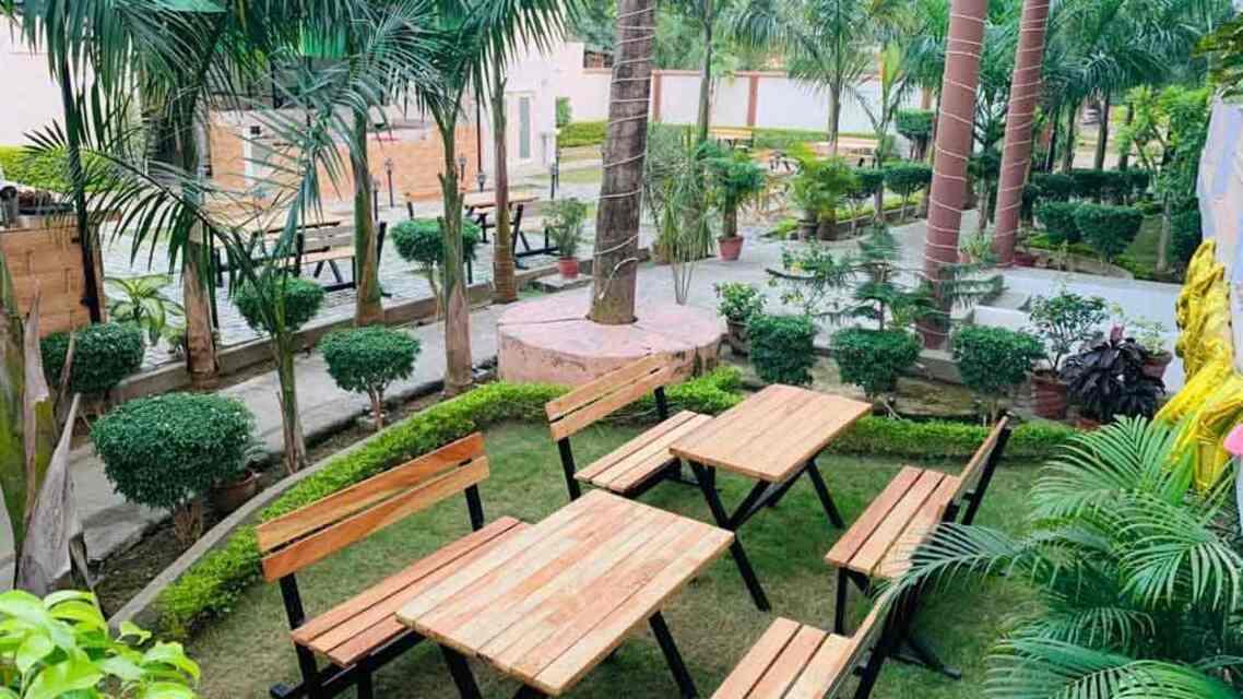 The Food Palace (Family Restaurant & Banquet Hall)