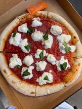 Jordan Tomas - Pizza Mamamia Lyon Terreaux