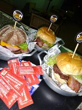 Dom hambúrgueria e petiscaria