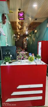 U-turn fast food center