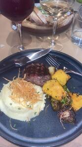 Earls Kitchen + Bar - King West (King & Portland)