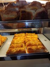 GOLDEN Bakery & Tea ship