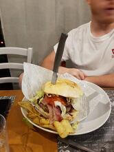 Clivus Burger & Wine Store