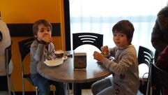 Pit Stop café Ploom store