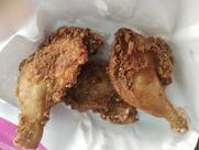 ร้านไก่ทอดหลังโรงบาล ยำ ตำ อาหารตามสั่ง
