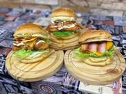 Tupet's Burguer in House