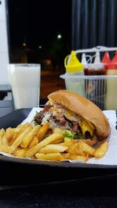 ÁGUA NA BOCA HAMBURGUERIA