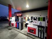 Jubin Gas Station+Shop